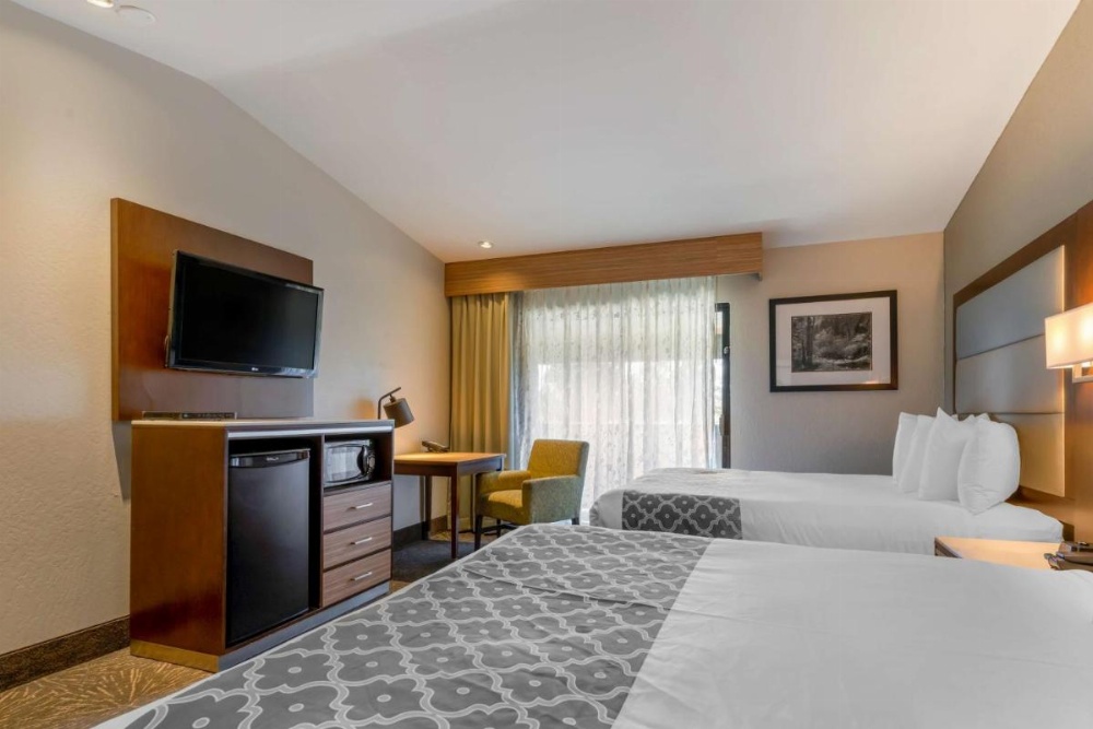 Best Western Plus Forest Park Inn Image 10