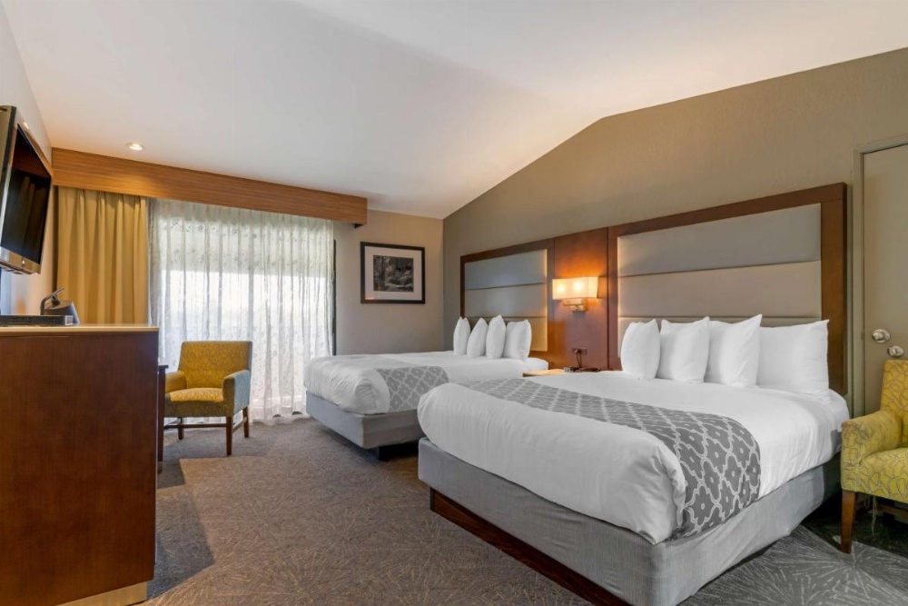 Best Western Plus Forest Park Inn Image 11