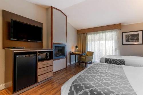 Best Western Plus Forest Park Inn image 17