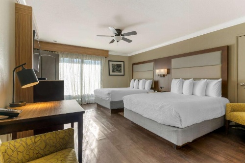 Best Western Plus Forest Park Inn image 19