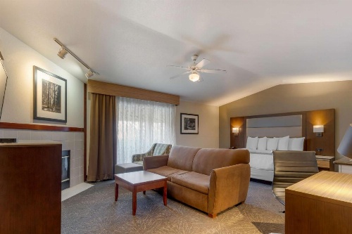 Best Western Plus Forest Park Inn image 45