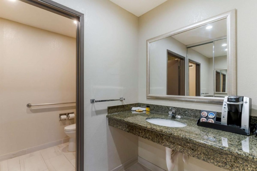 Best Western Plus Forest Park Inn Image 49